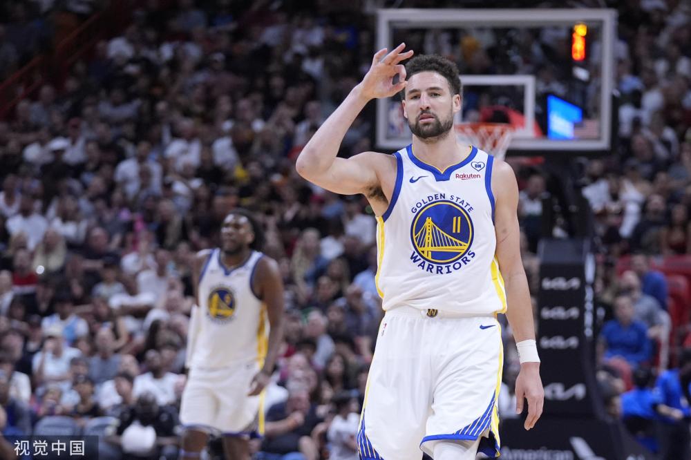 手收入囊中 手收入囊中