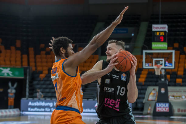 袁悦面对的 袁悦面对的